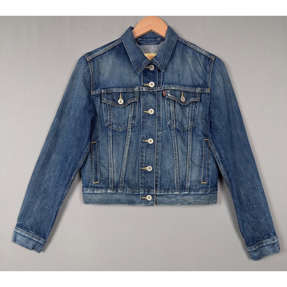 Levi's Classic Denim Jacket Medium Wash Fitted Trucker Medium Red Tab